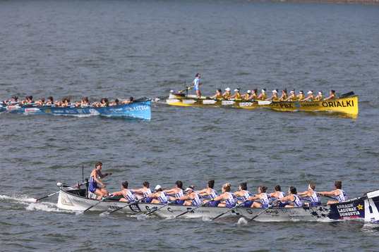 Euskotren ligako estropada bateko irudia, Arraun Lagunak, Tolosaldea eta Orio nor baino nor. 