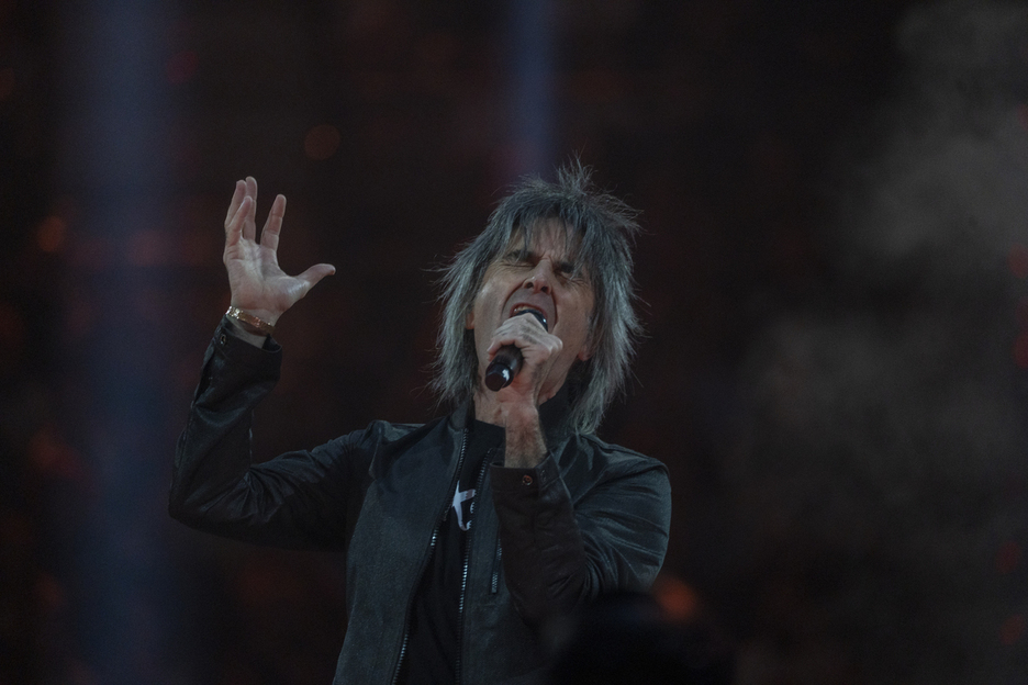 Urtz taldeari ahotsa jartzen dion Xabi Camarero. Urtz taldeari ahotsa jartzen dion Xabi Camarero.