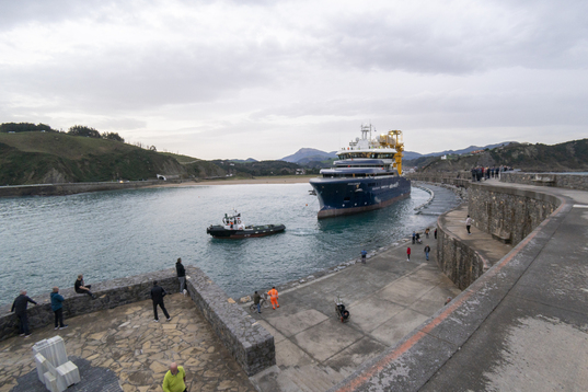 Botadura del último buque construido en astilleros Balenciaga en Zumaia.
