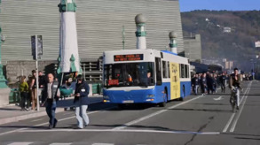 Mikel Zabalza gogoan, memoriaren autobusak azken etapa hunkigarria egin du Donostian