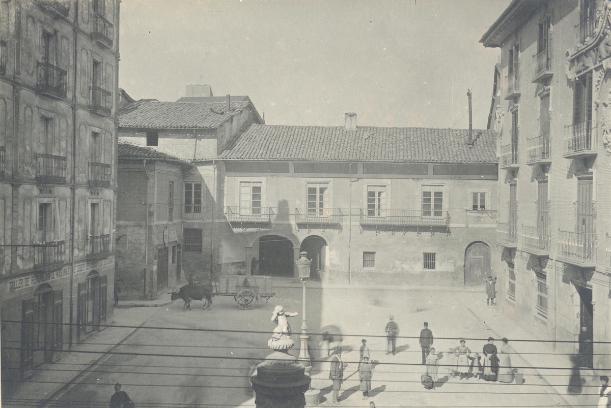 Imagen de comienzos del siglo XX en la que aparece el antiguo edificio de la cárcel de Iruñea, en la plaza de San Francisco. (ARCHIVO MUNICIPAL DE IRUÑEA)
