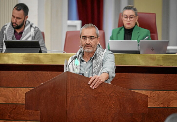 Imagen de David Rodríguez (Elkarrekin) en un pleno de las JJGG de Araba.