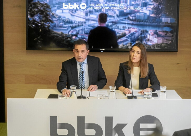 Xabier Sagredo, el 10 de diciembre, junto a Nora Sarasola, directora de Obra Social.