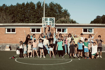 Famila Egonladiaren lehen edizioa.