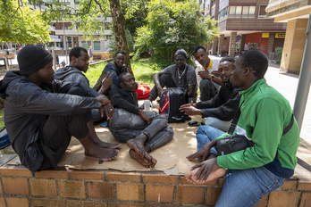 Malienses en Amara Berri (Donostia), el pasado agosto.
