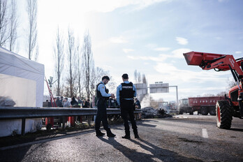 Corte de la A63, a la altura de Beskoitze, que está provocando largas retenciones.