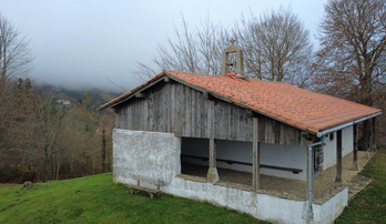 Santa Kurutzeko ermita (Eibar), kanpaia desagertu ondoren.