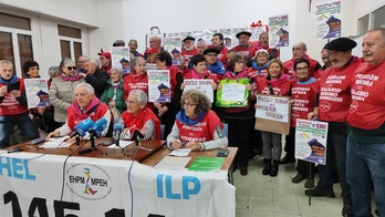 Comparecencia en los locales parroquiales de Errota.