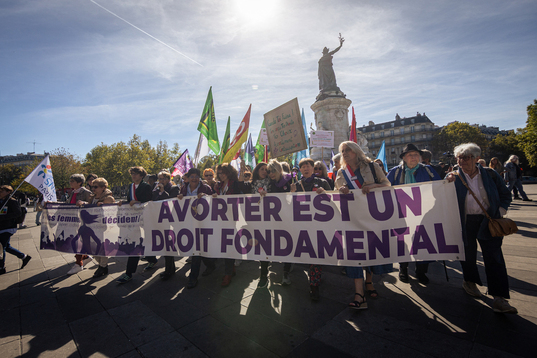 Manifestación feminista en París bajo el lema 'Abortar es un derecho fundamental', con motivo del Día Internacional del Aborto Seguro.