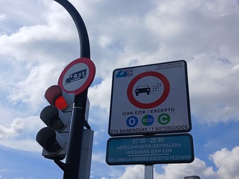 Cartel de entrada en Zona de Bajas Emisiones de Bilbo.
