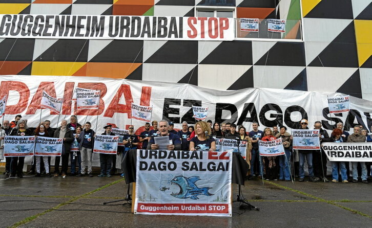 Comparecencia ayer en Gernika de la plataforma Guggenhein Urdaibai Stop! .
