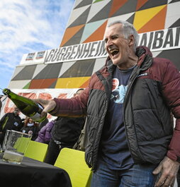 Stop Guggenheim Urdaibaiko kideak, ospatzen.