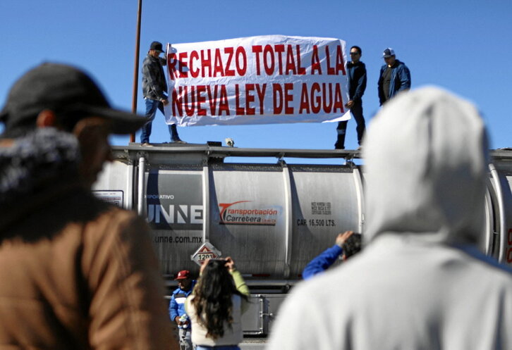 Manifestación de campesinos mexicanos en contra de la nueva ley de aguas.