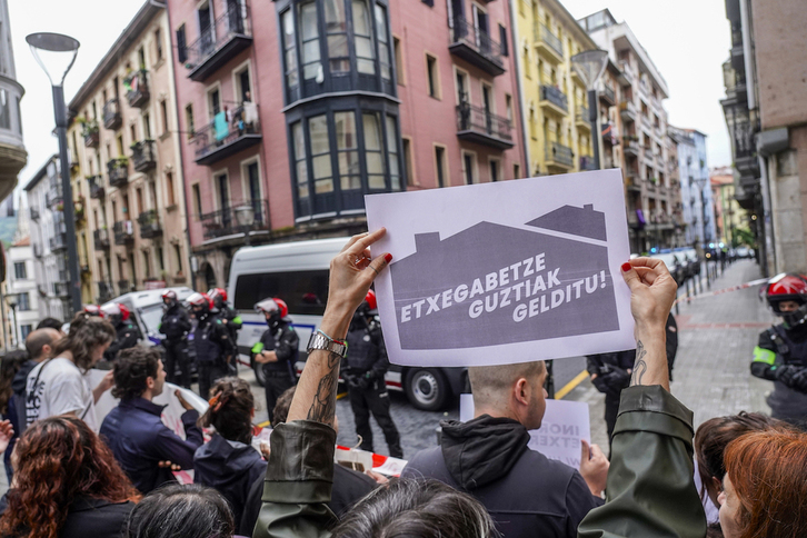 Etxegabetze baten aurkako protesta, Bilbon.