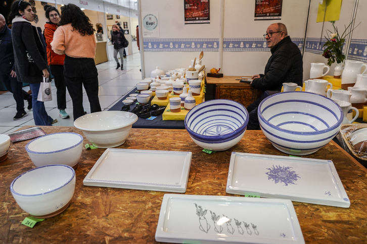 Artisautza azokan eskaintza zabala da oso.