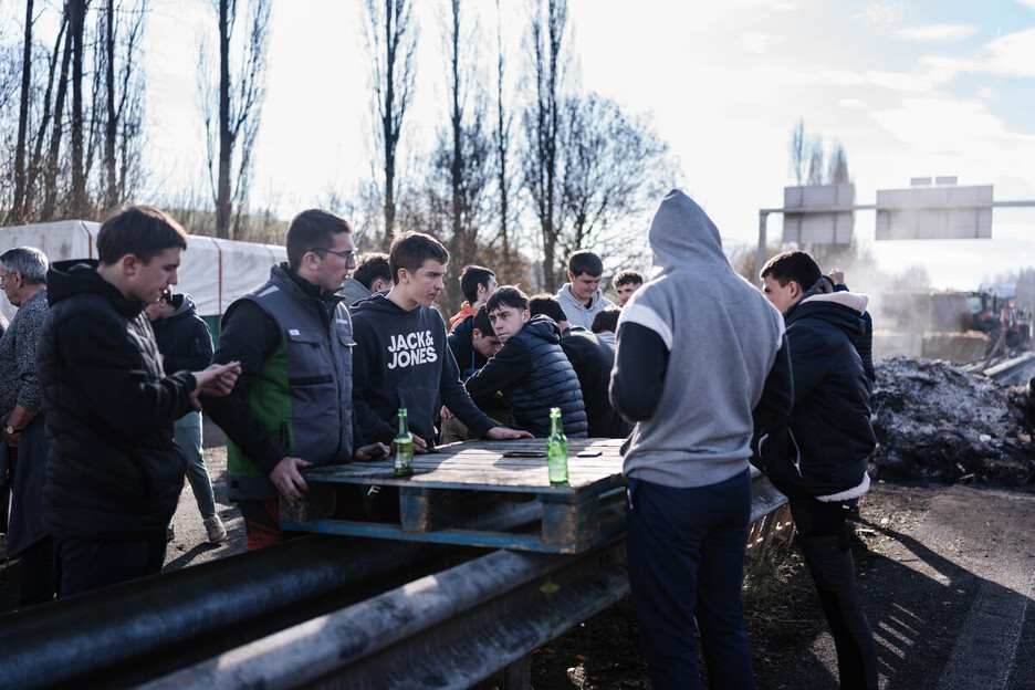 Gazte andana hurbildu dira laborantza sindikatuek deituriko mobilizazioetara.