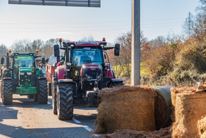 Ipar Euskal Herriko laborarien blokeatzeak Ipar Euskal Herriko laborarien blokeatzeak