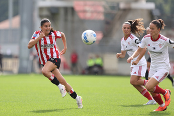 Naia Landaluze, en un partido con el Athletic.