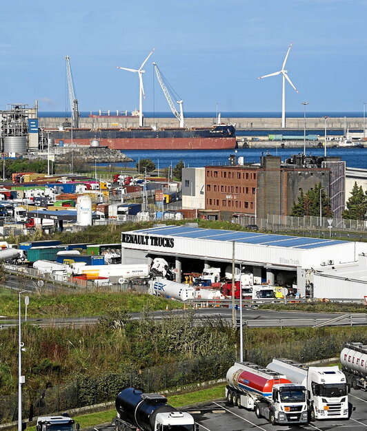 Zierbenako portuko industrialdea.