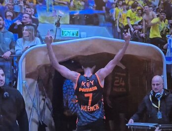 Braxton Key dedica un cordial saludo a la afición del Maccabi de Tel Aviv reunida en Jerusalén.