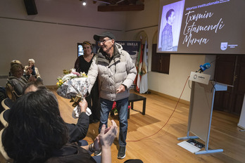 Txomin Letamendi semea eta Urtza Alkorta, Ondarroan gaur eginiko omenaldian.