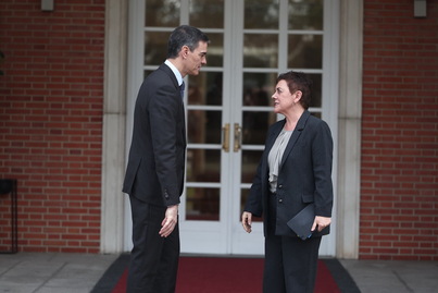 Pedro Sánchez y Mertxe Aizpurua, en un encuentro en Moncloa en marzo pasado.