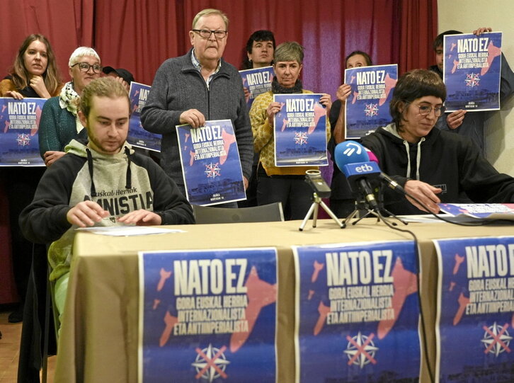NATOren kontrako mobilizazioa iragartzeko agerraldia, atzo Iruñean.