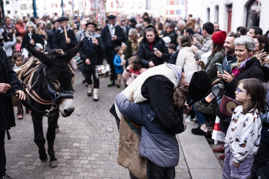 Les rues de Bayonne étaient bondées de monde au passge d'Olentzero.