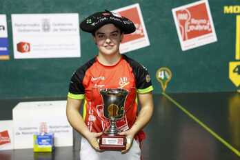 Maddi Barrokal, txapela jantzita Azkoitian.