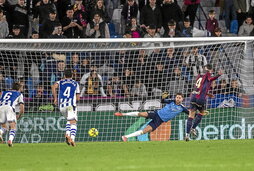 Dela transformó en el minuto 93 el penalti cometido por Mariezkurrena.