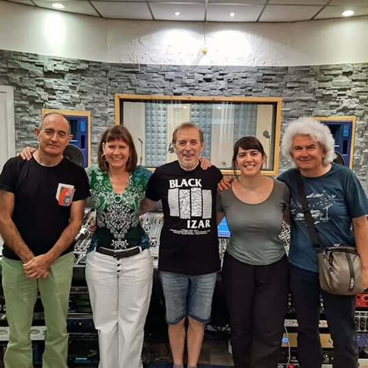 Los Motos en la actualidad: de izquierda a derecha, Patxi Goñi, Blanca Izkue, Marino Goñi, Jule Goñi y Toño Muro. 