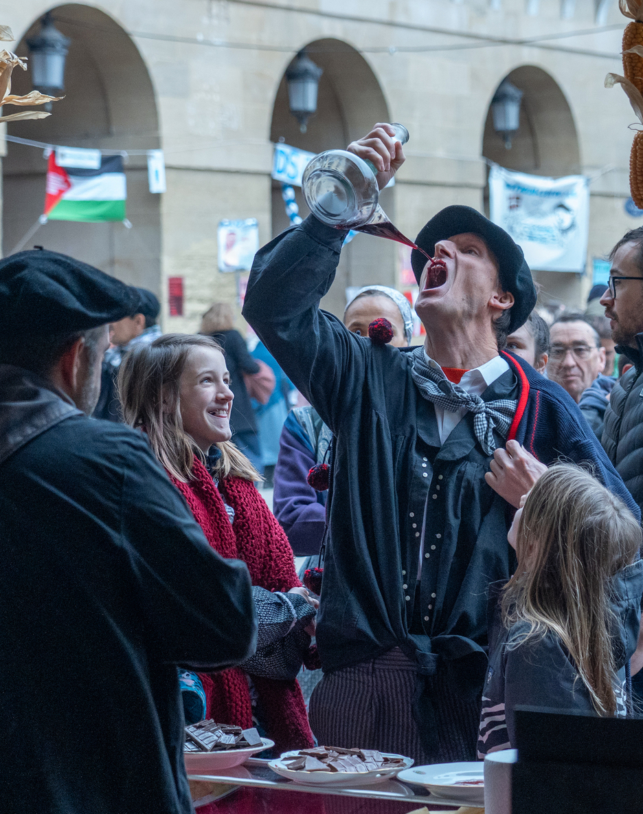 Ardoa ere ez da falta Donostian.