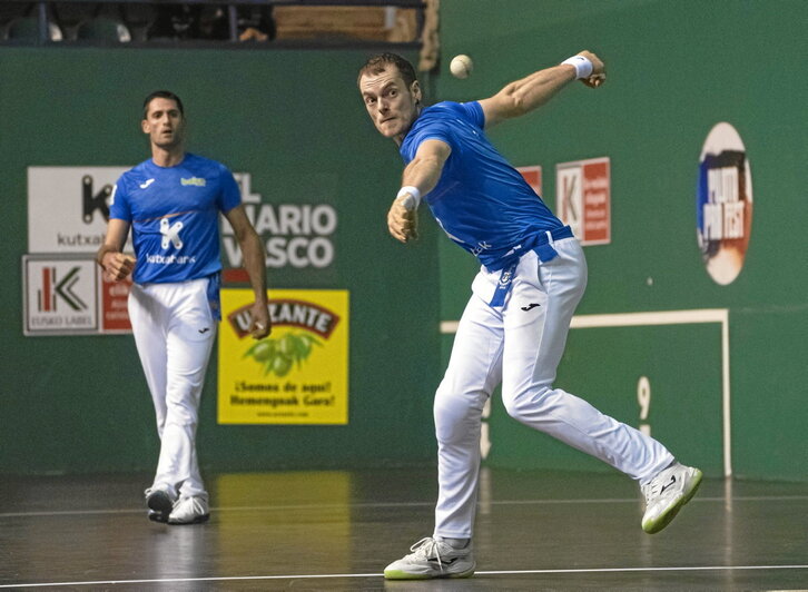 Bikote bikaina osatu zuten Lasok eta Albisuk Gernikako Santanape pilotalekuan.