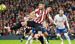 Guruzeta, en una acción en la segunda parte.