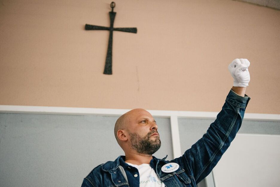 Arnaud Gallais du collectif Mouv’Enfants lors d’une conférence de presse de l’évêque Aillet sur l’affaire Bétharram. 