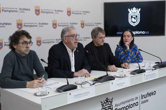 Txema Mauleón (Contigo-Zurekin), Joseba Asiron (alcalde de Iruñea), Mikel Armendariz (Geroa Bai) y Zaloa Basabe (EH Bildu), en la comparecencia conjunta.