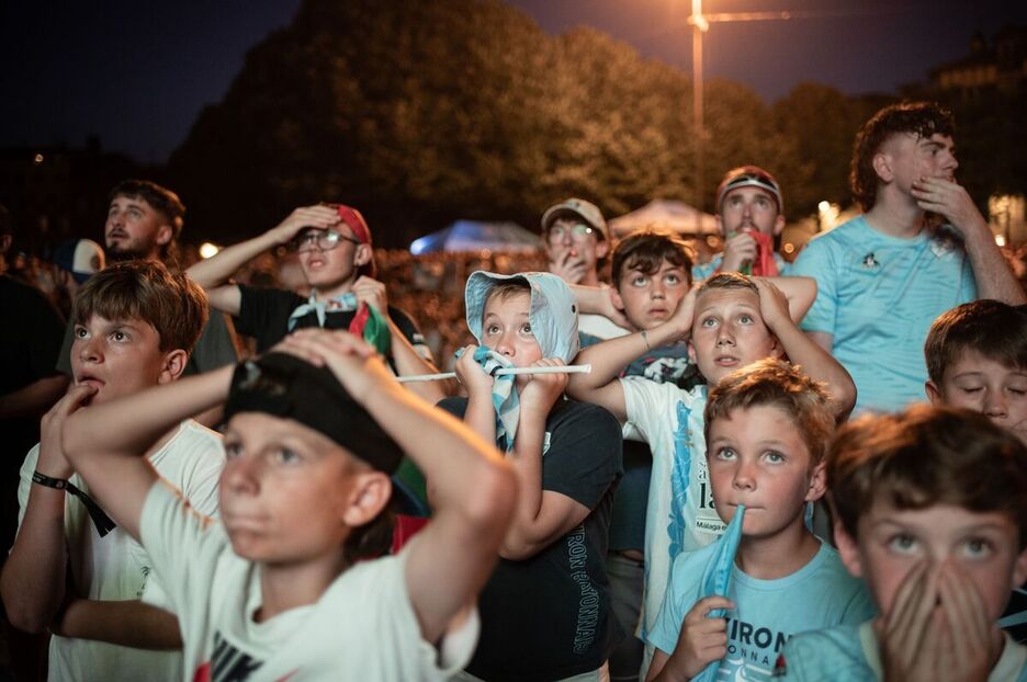 La déception se lit sur les visages des jeunes supporters de l’Aviron bayonnais à quelques minutes de la fin de la demi-finale du Top 14 perdue contre le Stade toulousain. 