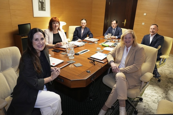 Imagen de la Mesa del Parlamento ofrecida por la Cámara.