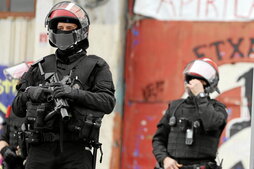 Escopeta para lanzar proyectiles de foam, en el operativo en el que resultó herido Iker Arana.