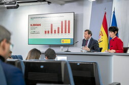 Oscar Puente eta Elma Saiz, Ministroen Kontseiluaren ondoren egindako prensaurrekoan.