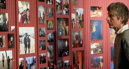 Cientos de fotos y vídeos conforman la exposición dedicada a la banda.