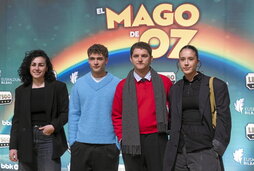 Atzo iluntzeko estreinaldian egin zen «photocall»-a.