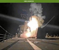 Lanzamiento de misiles desde un barco militar estadounidense.