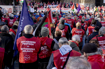 Manifestación de pensionistas por la ILP en Gasteiz.