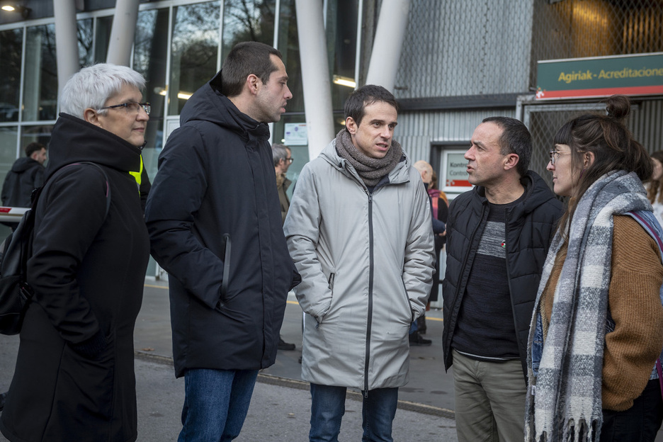 Pello Otxandiano EH Bilduko kidea, ekitaldira sartu aurretik.