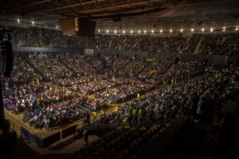Euskaltzaleek mukuru bete dute Bilbao Arena.