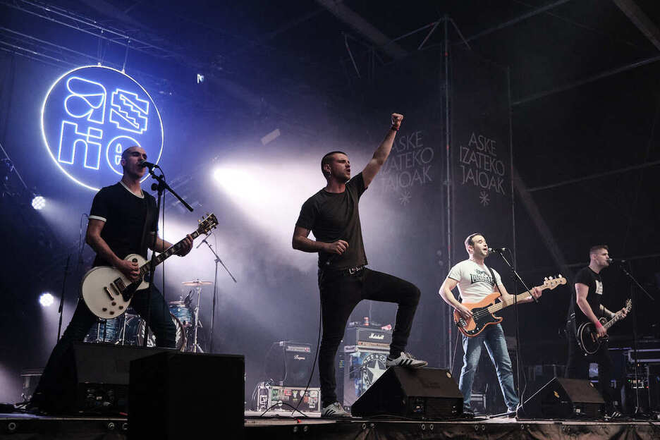 Arratsaldeko 16.00etan hasi dira kontzertuak.