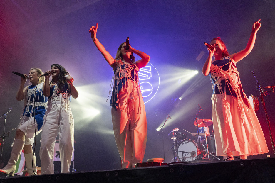 Neomak taldearen kontzertuaren beste une bat.