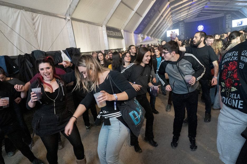 Dantzan jo eta fuego.