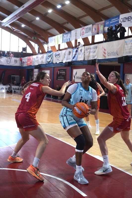 Gernika e IDK han disputado un derbi intenso en Maloste.